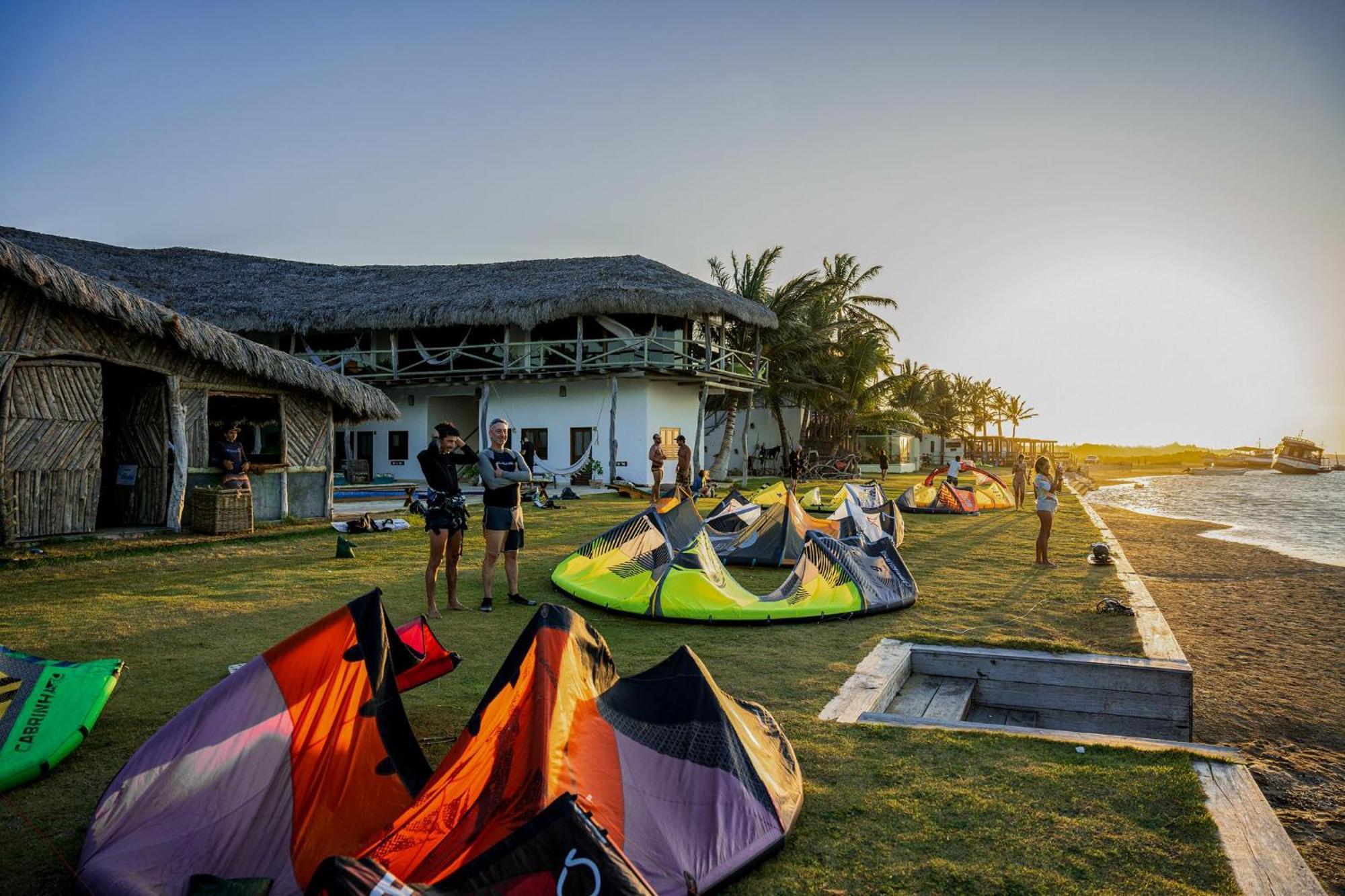 7 Beaufort - Kitesurf Pousada Ітарема Екстер'єр фото
